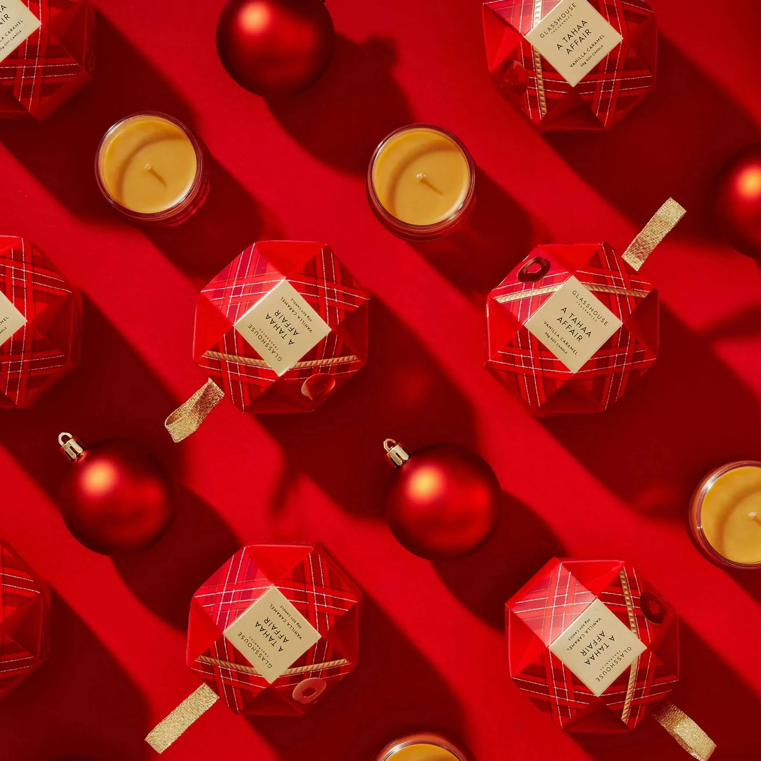 Christmas Bauble Candle - 30g Tahaa